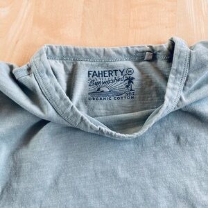 Faherty Sunwashed Organic Cotton Tee in Light Green/Grey
